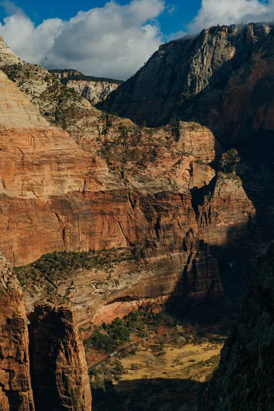 Una impresionante vista del Cañón de Zion desde el Punto de Observación, desde donde también se puede ver el famoso Desembarco de Angles — Foto de Stock