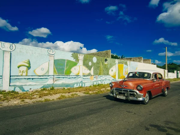 Cienfuegos, Kuba - 2019. Travel fotó Cienfuegos kereskedelmi terület. Tartomány Cienfuegos, Kuba. — Stock Fotó