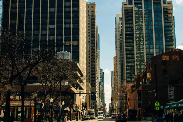 CHICAGO, Estados Unidos - septiembre, 2018 calle abajo con gente — Foto de Stock