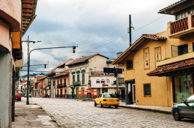 Ekvador, Cuenca - Aralık, 2018 Latin Amerika 'daki fatihlerin şehri, sokaklar