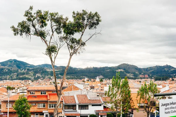 Ecuador, Cuenca - diciembre, 2018 ciudad vieja de conquistadores en América Latina, calles — Foto de Stock