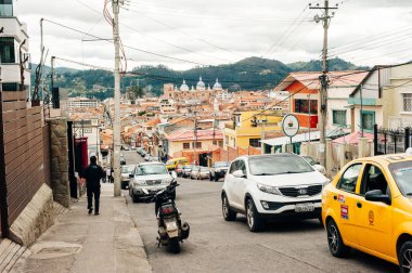 Ekvador, Cuenca - Aralık, 2018 Latin Amerika 'daki fatihlerin şehri, sokaklar