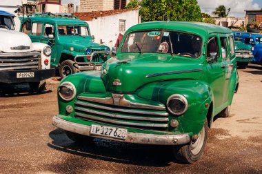 Küba, Havana - Nisan, 2017 Turistler için Retro araba