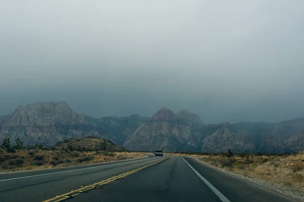 Estrada para a área de conversação do desfiladeiro Red Rock — Fotografia de Stock