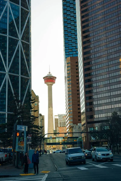 Centrum van Calgary 's Downtown, Cn-Tower en wolkenkrabbers, Canada - oktober 2019 — Stockfoto