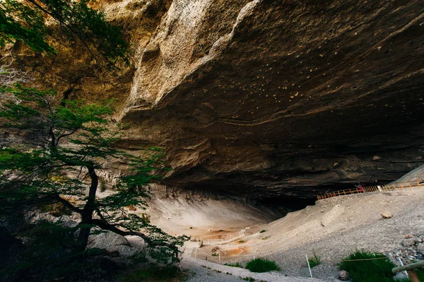 Torres del Paine Ulusal Parkı 'ndaki Milodon mağarası, Şili