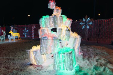 Mevsimlik Noel hediyeleri Işıklar Dekorasyon, açık hava bulanık görünüm. 