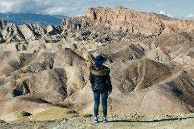 Zabriskie Point 'teki turist Ölüm Vadisi Ulusal Parkı, Kaliforniya, Usa