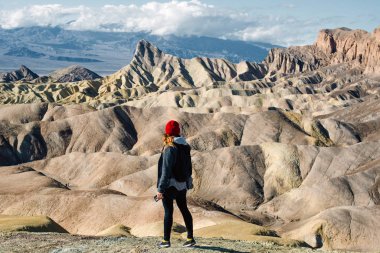 Zabriskie Point 'teki turist Ölüm Vadisi Ulusal Parkı, Kaliforniya, Usa