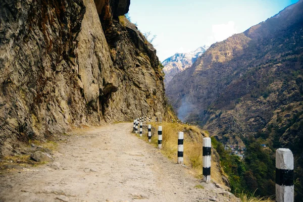 Strada solitaria, annapurnas trekking road, in Himalaya, Nepal — Foto Stock