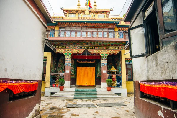 Boudhanath, Kathmandu, Nepal - outubro de 2019 Boudhanath Stupa, um dos maiores templos de stupas tibetanos esféricos — Fotografia de Stock