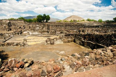 Teotihuacan, Meksika - Haziran 2018. Aztek harabeleri Mexico City yakınlarında. Resim Piramit 'i sunar.