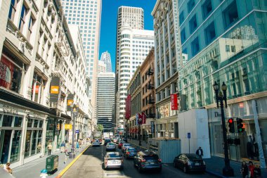 San Francisco, Ca - Temmuz 2018 - San Francisco caddesinde kablolu araba