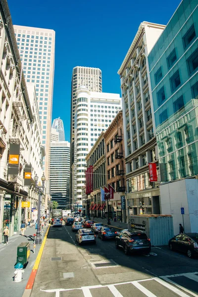 San Francisco, Ca - Temmuz 2018 - San Francisco caddesinde kablolu araba