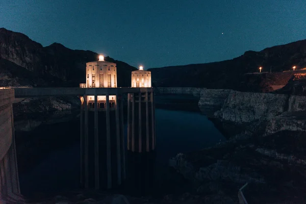 Vista notturna della famosa diga di Hoover in Nevada — Foto Stock