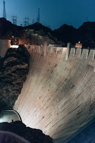 Vista noturna da famosa Barragem Hoover em Nevada — Fotografia de Stock