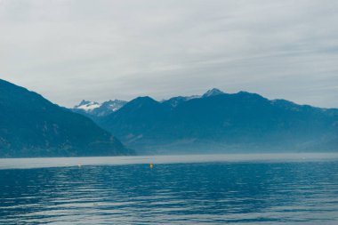 Howe Sound 'daki Horseshoe Körfezi' nin havadan panoramik görüntüsü. Batı Vancouver, İngiliz Kolombiyası, Kanada.