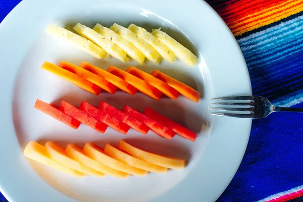 Slices of fruit beautifully sliced on a white plate in a restaurant. Mexican food — Stock Photo, Image
