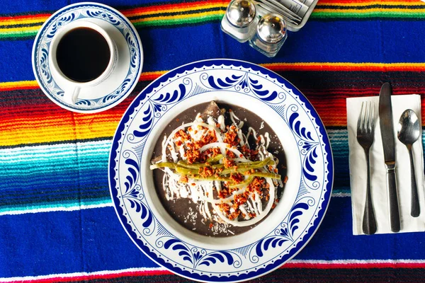 Mole Mexicano, Poblano anyajegy összetevők, Mexikói fűszeres ételek hagyományos Mexikóban — Stock Fotó