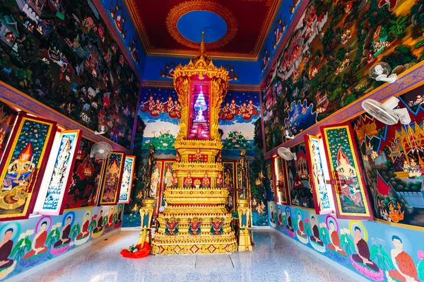 Thailand - Dezember 2019 Das Innere des Tempelgebäudes ist wunderschön dekoriert — Stockfoto
