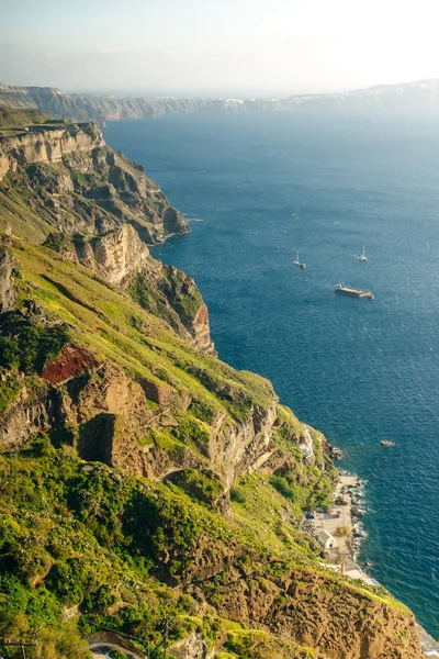 Prachtig uitzicht op de zee en eilanden bij zonsondergang. Santorini eiland, Griekenland. — Stockfoto