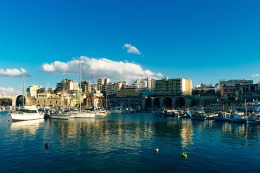 Girit Heraklion Yunanistan liman botları panoramik manzara alacakaranlık mavi saati