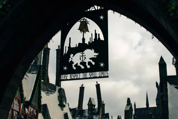 Los Angeles, Estados Unidos - diciembre, 2019 Harry Potter Hogwarts Castle en Universal Studios Hollywood — Foto de Stock