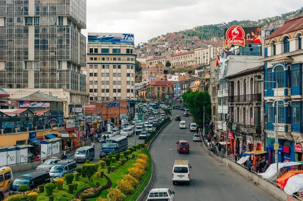 La Paz, Bolivia - April 2019 gata nära San Francisco kyrka — Stockfoto