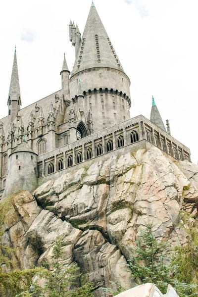 Los Angeles, USA - December, 2019 Hogwarts Castle, The Wizard World of Harry Potter in Universal Studios Hollywood — Stock Photo, Image