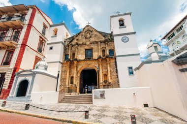 Panama City, Panama - Haziran, 2019. Panama şehrinin eski bölümündeki eski binalar