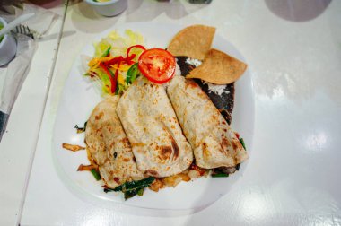 Meksika tacoları, kıymalı, etli ve fasulyeli.