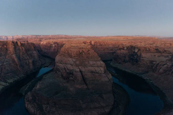 Curva de ferradura em Glen Canyon National Recreation Area no início do amanhecer — Fotografia de Stock