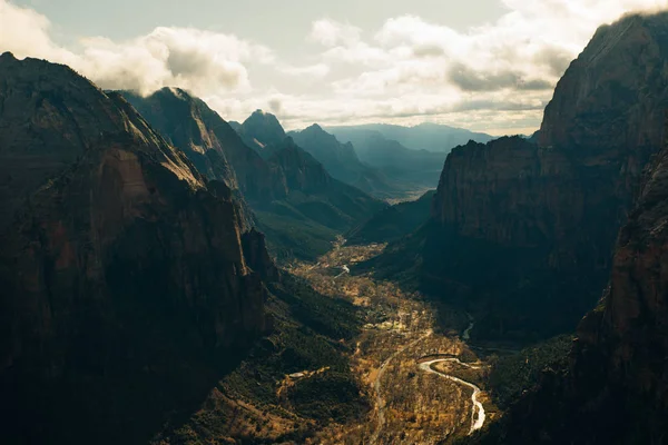 Zion National Park è un parco nazionale americano situato nel sud-ovest dello Utah vicino alla città di Springdale — Foto Stock