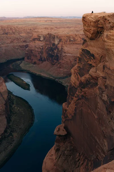 Curva de ferradura em Glen Canyon National Recreation Area no início do amanhecer — Fotografia de Stock