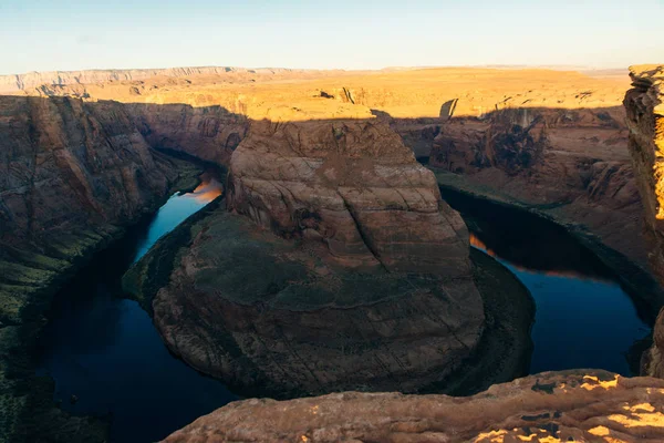 Curva de ferradura em Glen Canyon National Recreation Area no início do amanhecer — Fotografia de Stock