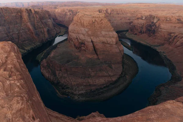 Curva de ferradura em Glen Canyon National Recreation Area no início do amanhecer — Fotografia de Stock