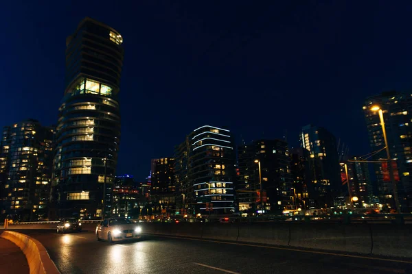 Downtown vancouver at night with move of cars — Φωτογραφία Αρχείου