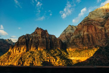 Zion Ulusal Parkı, Utah 'ın güneybatısında, Springdale yakınlarında bulunan bir Amerikan milli parkı.