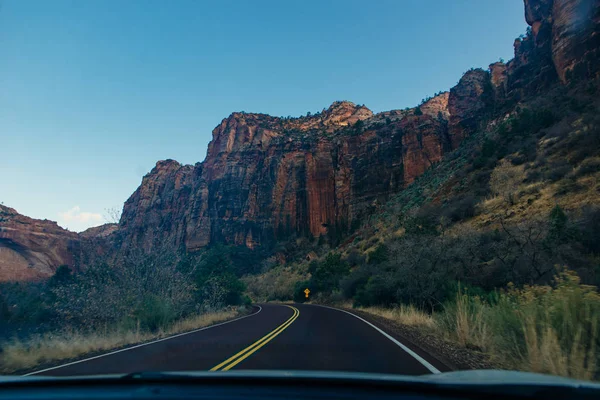 Road on Zion National Park is an American national park located in southwestern Utah near the town of Springdale — 스톡 사진