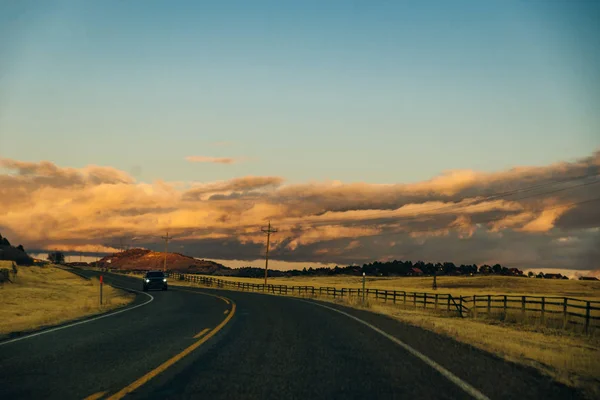 Road in Zion National Park on sunset, сша — стоковое фото