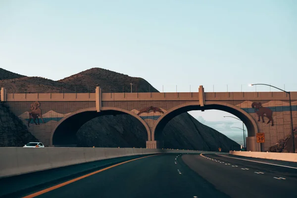 Großes Becken Highway zum Staudamm Staudamm, Nevada, USA — Stockfoto