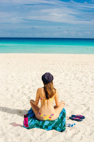 Paradise summer vacation happiness carefree happy woman relaxing sitting in sand enjoying tropical beach destination. — Stock Photo, Image