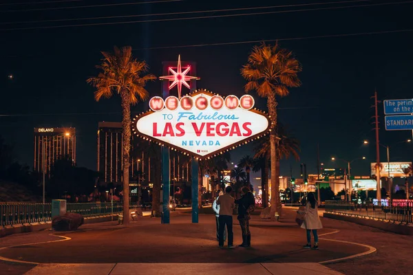 Welcome to Fabulous Las Vegas Sign on black background, USA - December, 2019 — 스톡 사진