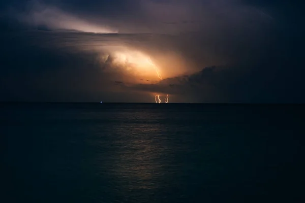 Lightning on the caribbean coastin mexico, island holbox — Stock Photo, Image