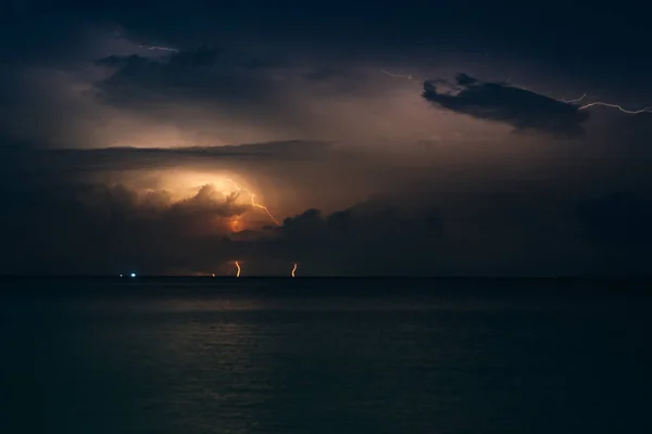 Rayo en el caribe coastin mexico, isla holbox — Foto de Stock