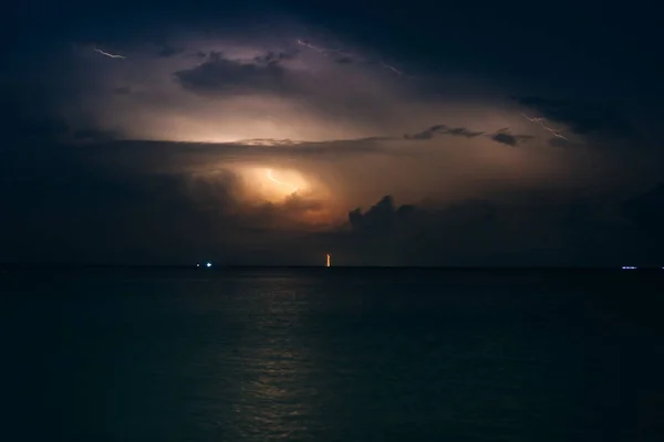 Lightning on the caribbean coastin mexico, island holbox — Stock Photo, Image