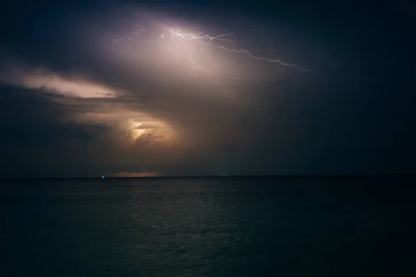 Lightning on the caribbean coastin mexico, island holbox — Stock Photo, Image