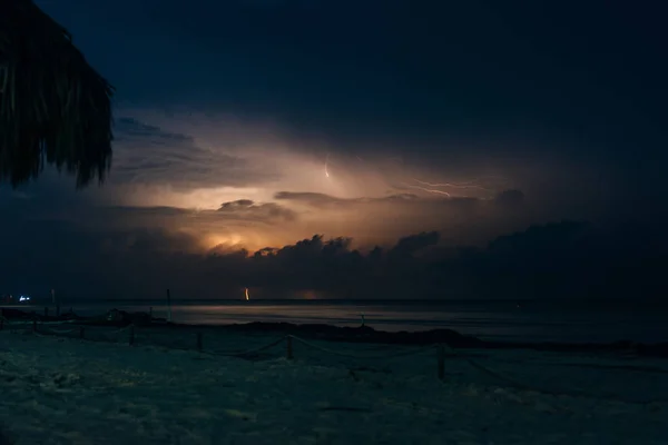 Blitz an der Karibikküste in Mexiko, Insel Holbox — Stockfoto