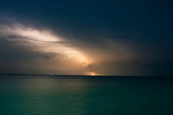 Lightning on the caribbean coastin mexico, island holbox — Stock Photo, Image