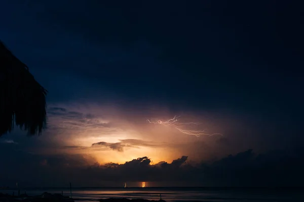 Lightning on the caribbean coastin mexico, island holbox — Stock Photo, Image